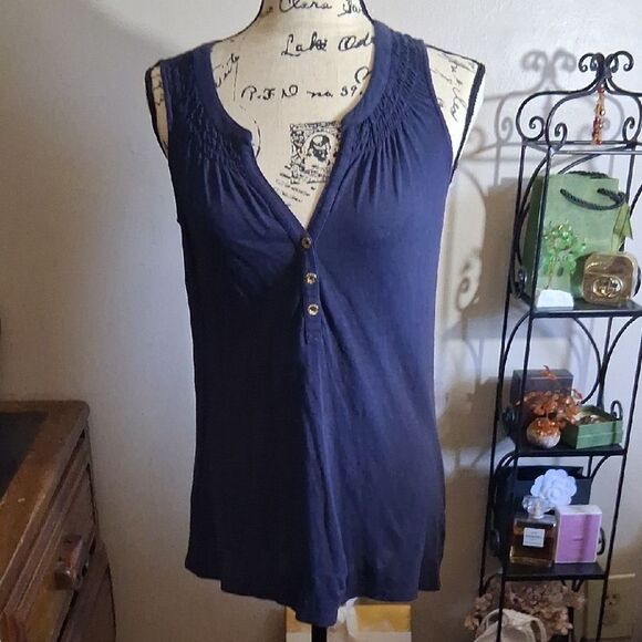Lily Pulitzer Women's Sleeveless Navy V Neck Button Top Size Small - Picture 1 of 7